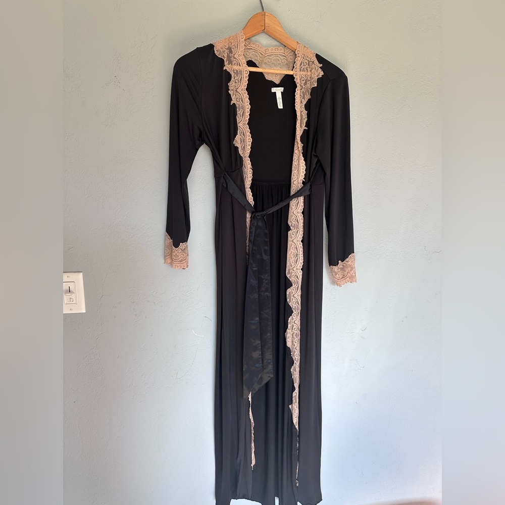 Soma Elegant Black Robe with Cream Lace